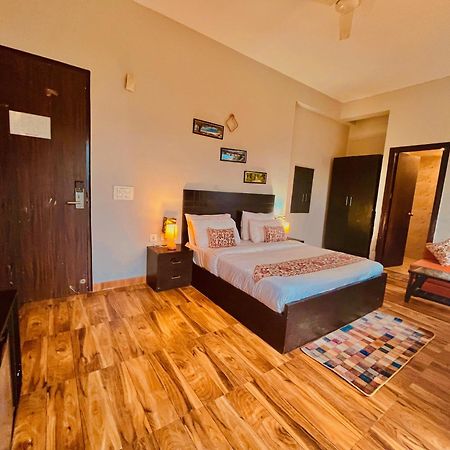 Pearl Grand Boutique Cottage In Omaxe Anandam Vrindavan - #Premium Ac Rooms With Balcony #Big Parking #Lift #Garden #Peaceful Area #Near Prem Mandir #Property Of The Year #Most Awarded Exteriör bild