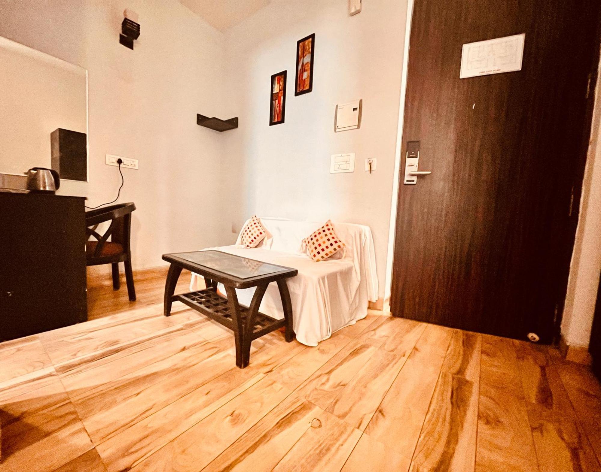 Pearl Grand Boutique Cottage In Omaxe Anandam Vrindavan - #Premium Ac Rooms With Balcony #Big Parking #Lift #Garden #Peaceful Area #Near Prem Mandir #Property Of The Year #Most Awarded Exteriör bild