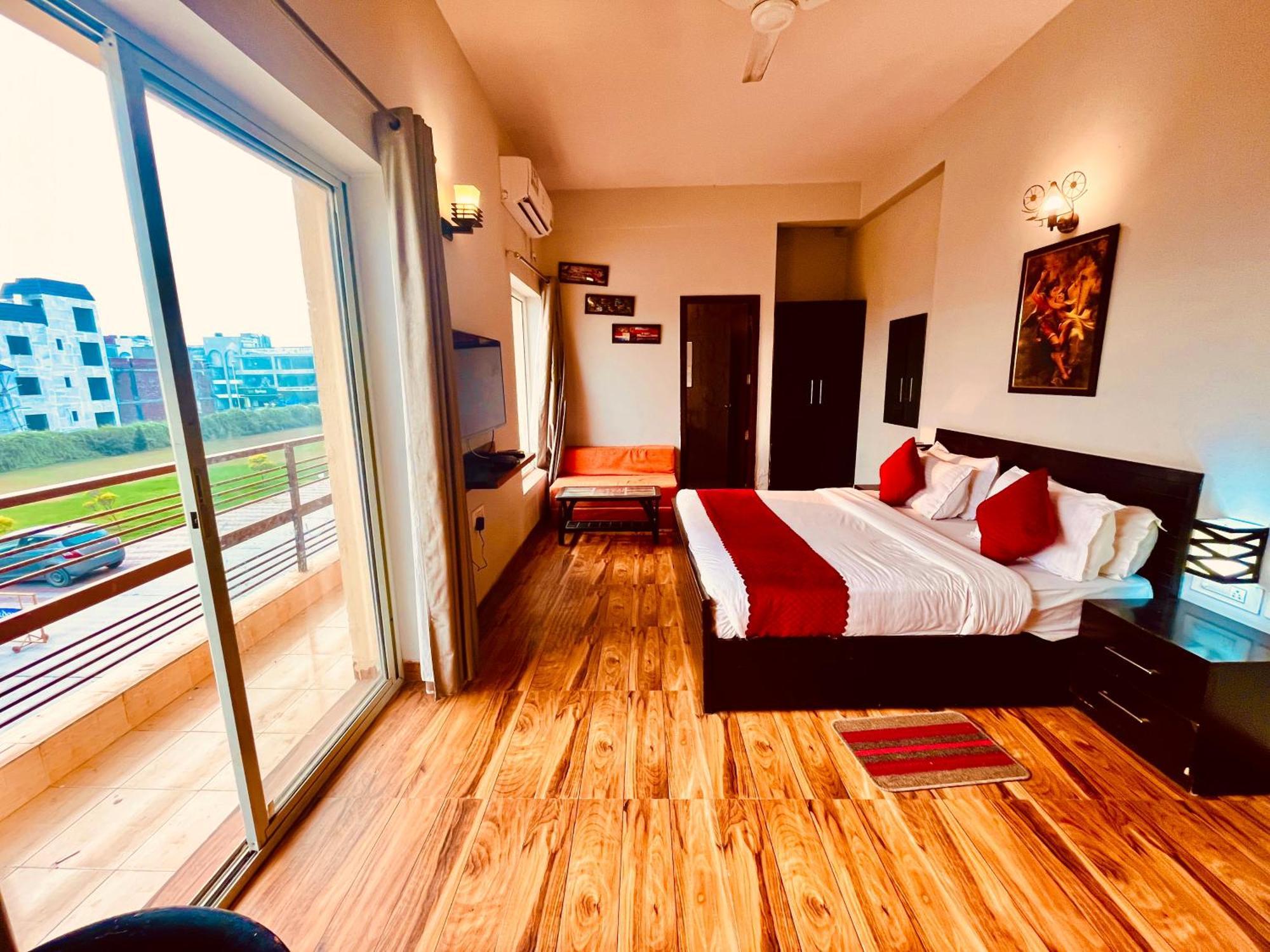 Pearl Grand Boutique Cottage In Omaxe Anandam Vrindavan - #Premium Ac Rooms With Balcony #Big Parking #Lift #Garden #Peaceful Area #Near Prem Mandir #Property Of The Year #Most Awarded Exteriör bild