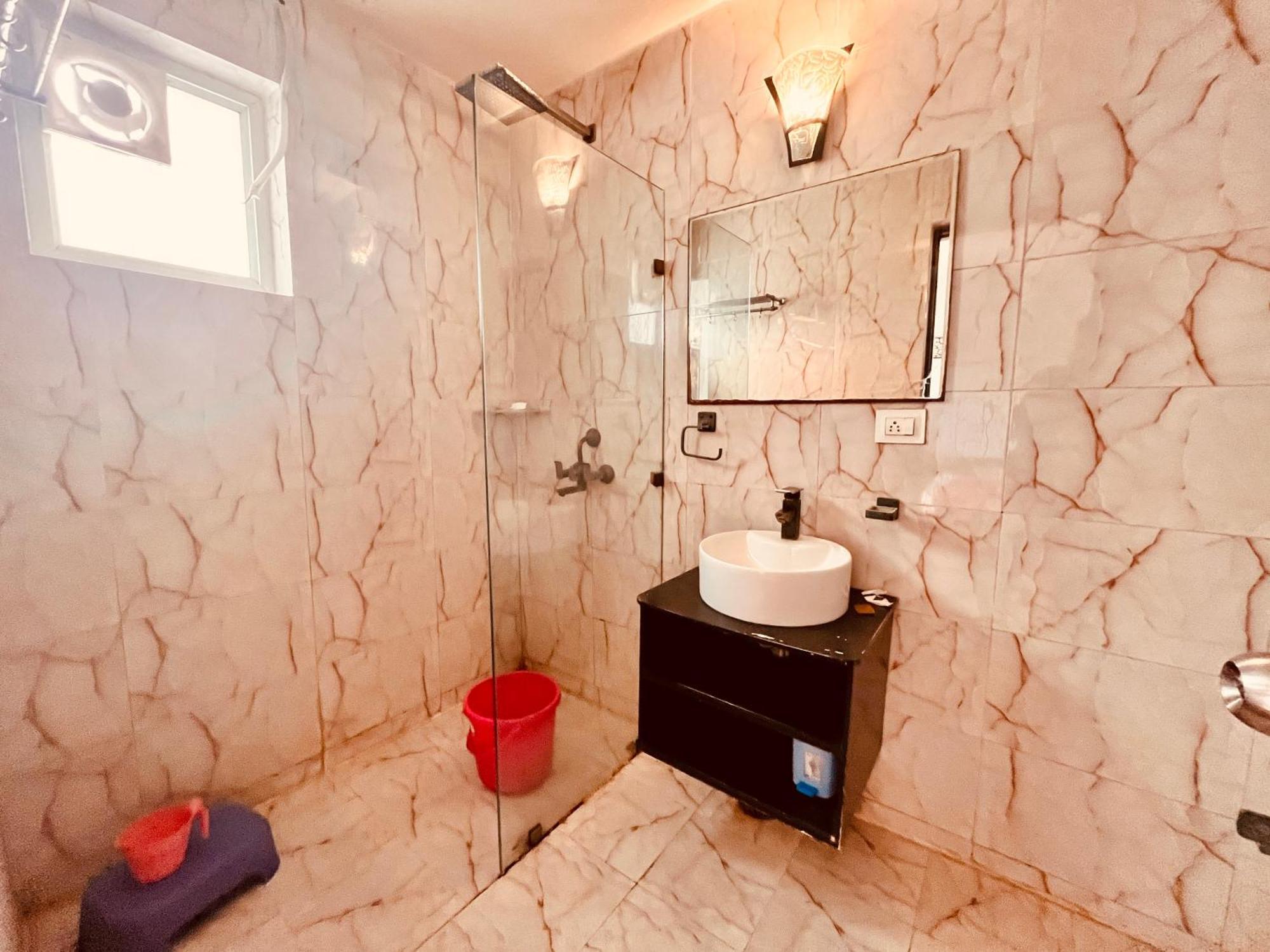 Pearl Grand Boutique Cottage In Omaxe Anandam Vrindavan - #Premium Ac Rooms With Balcony #Big Parking #Lift #Garden #Peaceful Area #Near Prem Mandir #Property Of The Year #Most Awarded Exteriör bild
