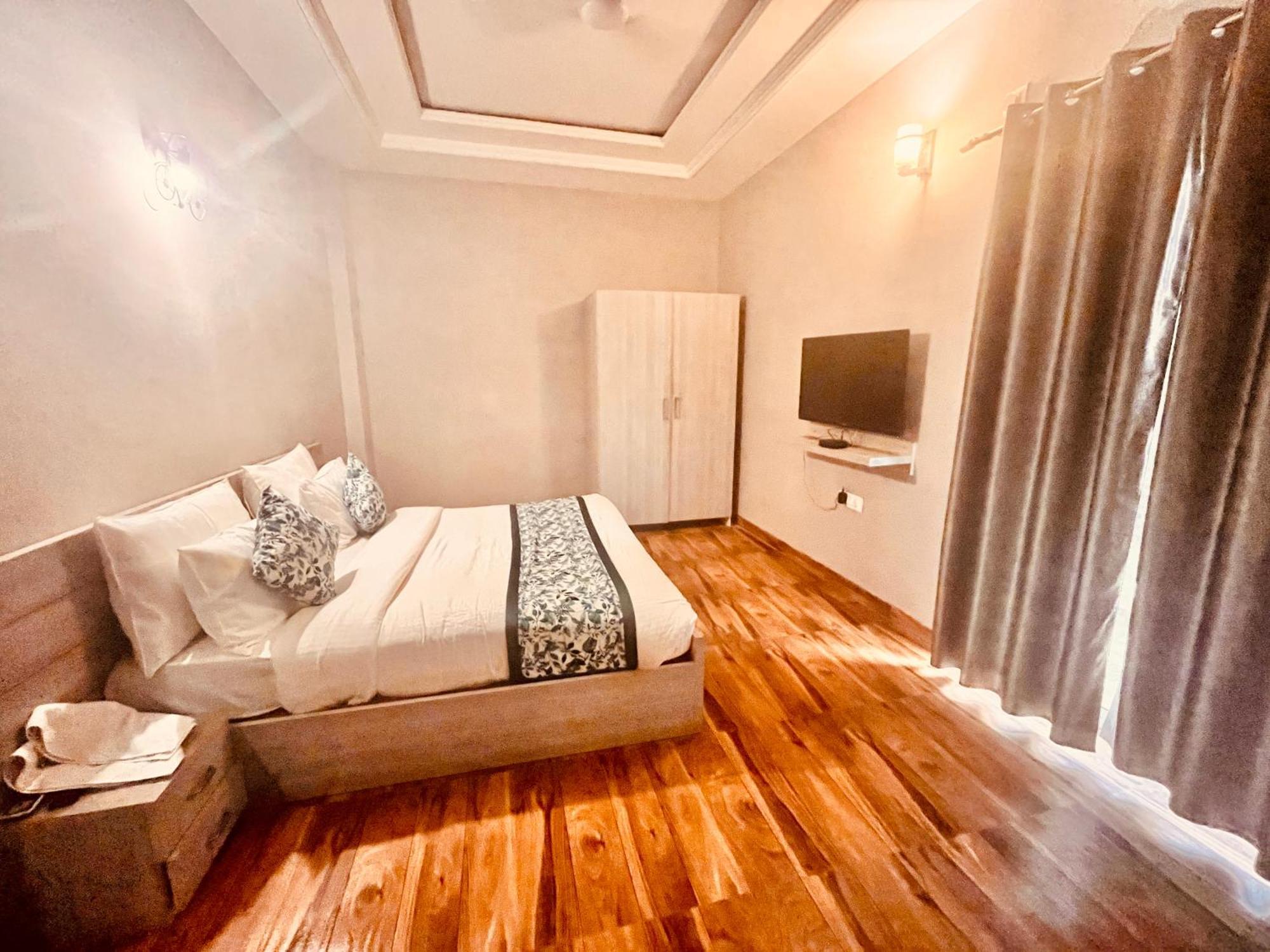 Pearl Grand Boutique Cottage In Omaxe Anandam Vrindavan - #Premium Ac Rooms With Balcony #Big Parking #Lift #Garden #Peaceful Area #Near Prem Mandir #Property Of The Year #Most Awarded Exteriör bild