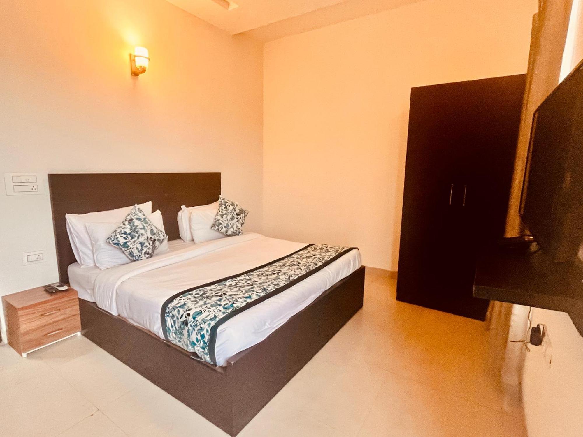 Pearl Grand Boutique Cottage In Omaxe Anandam Vrindavan - #Premium Ac Rooms With Balcony #Big Parking #Lift #Garden #Peaceful Area #Near Prem Mandir #Property Of The Year #Most Awarded Exteriör bild
