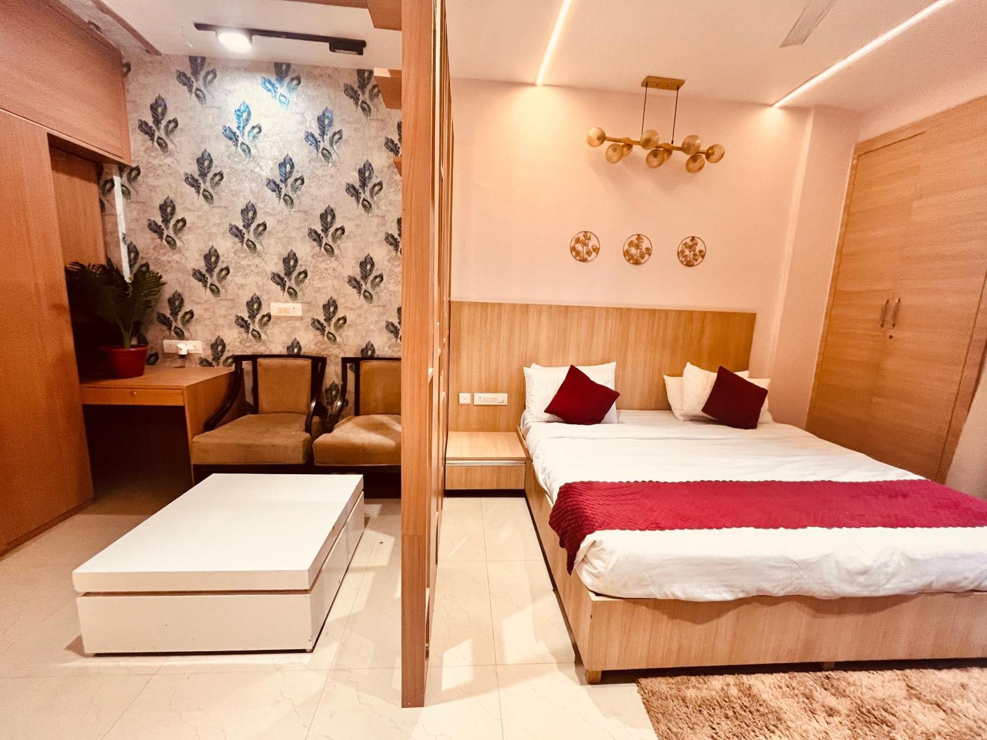 Pearl Grand Boutique Cottage In Omaxe Anandam Vrindavan - #Premium Ac Rooms With Balcony #Big Parking #Lift #Garden #Peaceful Area #Near Prem Mandir #Property Of The Year #Most Awarded Exteriör bild