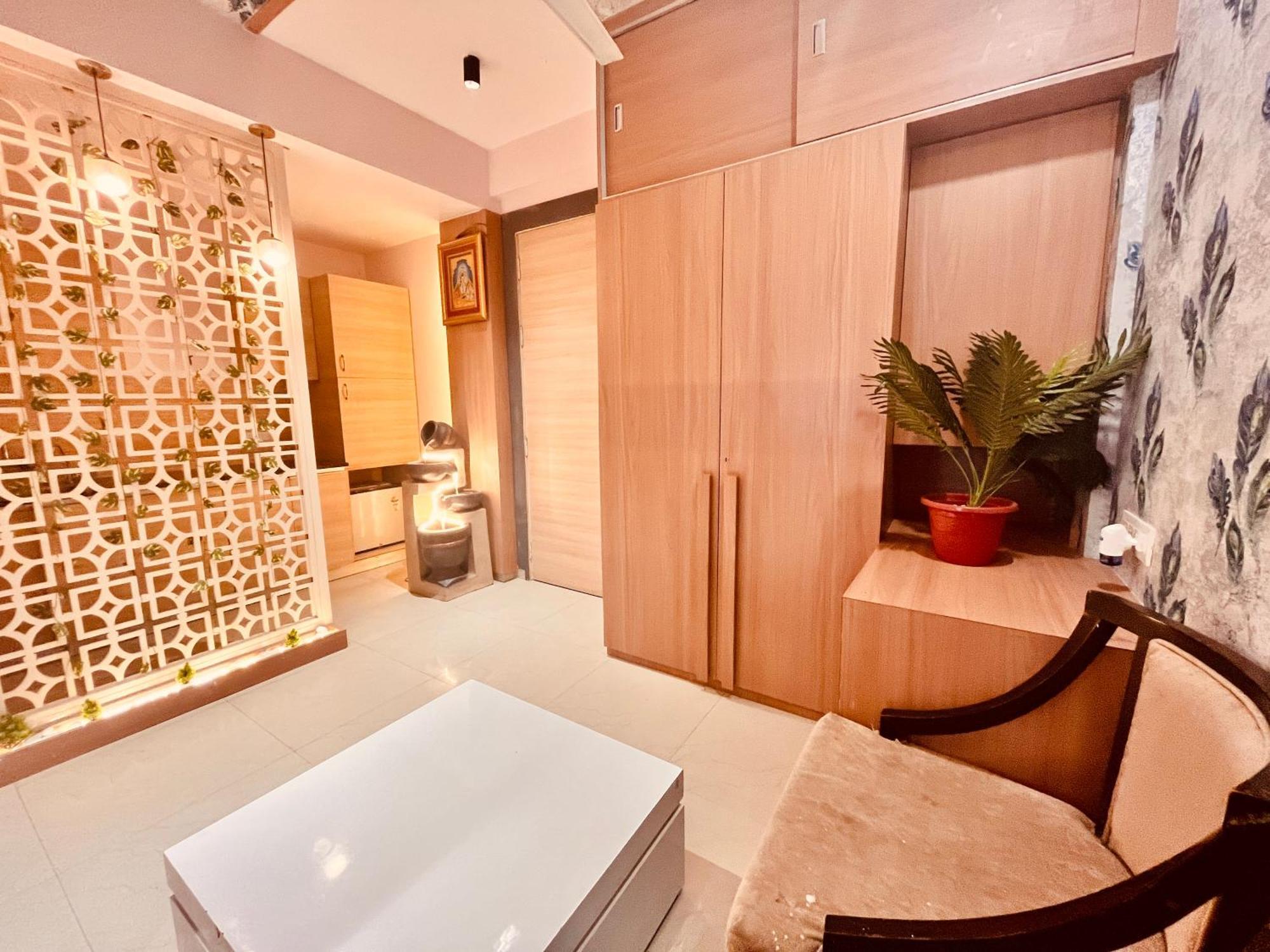 Pearl Grand Boutique Cottage In Omaxe Anandam Vrindavan - #Premium Ac Rooms With Balcony #Big Parking #Lift #Garden #Peaceful Area #Near Prem Mandir #Property Of The Year #Most Awarded Exteriör bild
