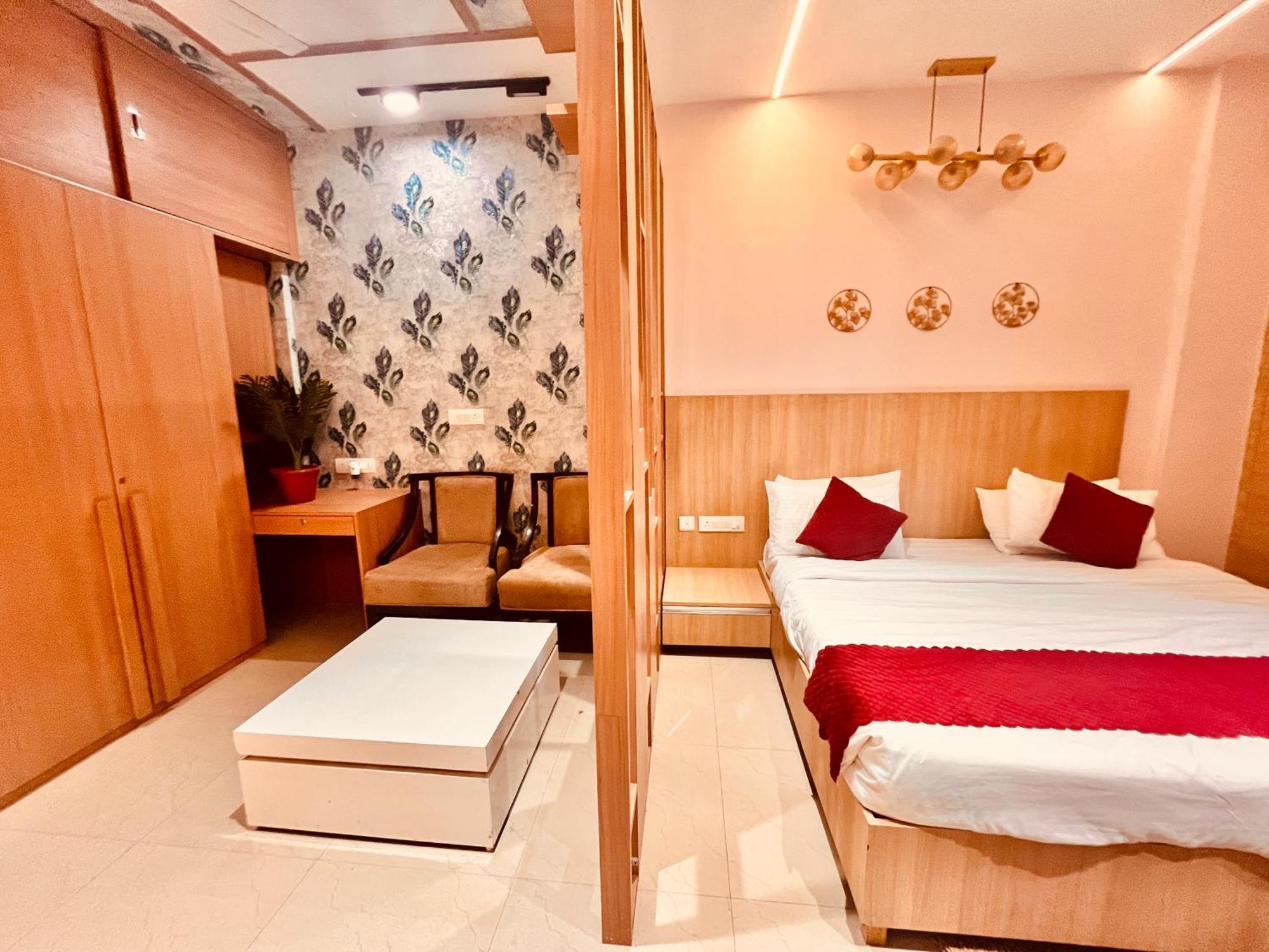 Pearl Grand Boutique Cottage In Omaxe Anandam Vrindavan - #Premium Ac Rooms With Balcony #Big Parking #Lift #Garden #Peaceful Area #Near Prem Mandir #Property Of The Year #Most Awarded Exteriör bild