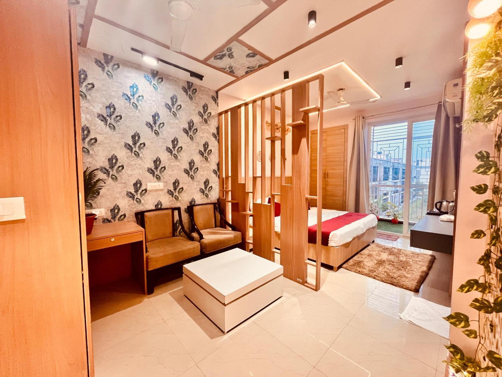 Pearl Grand Boutique Cottage In Omaxe Anandam Vrindavan - #Premium Ac Rooms With Balcony #Big Parking #Lift #Garden #Peaceful Area #Near Prem Mandir #Property Of The Year #Most Awarded Exteriör bild