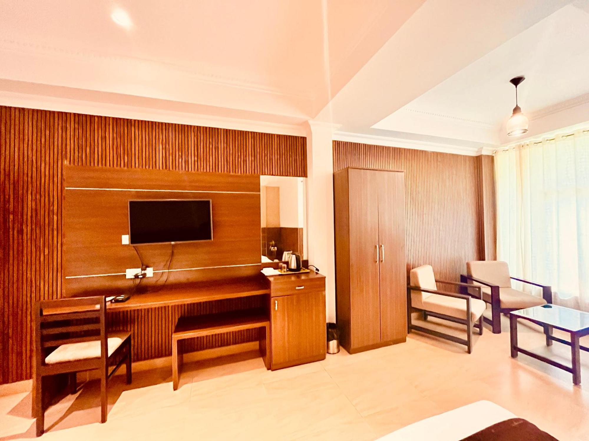 Pearl Grand Boutique Cottage In Omaxe Anandam Vrindavan - #Premium Ac Rooms With Balcony #Big Parking #Lift #Garden #Peaceful Area #Near Prem Mandir #Property Of The Year #Most Awarded Exteriör bild