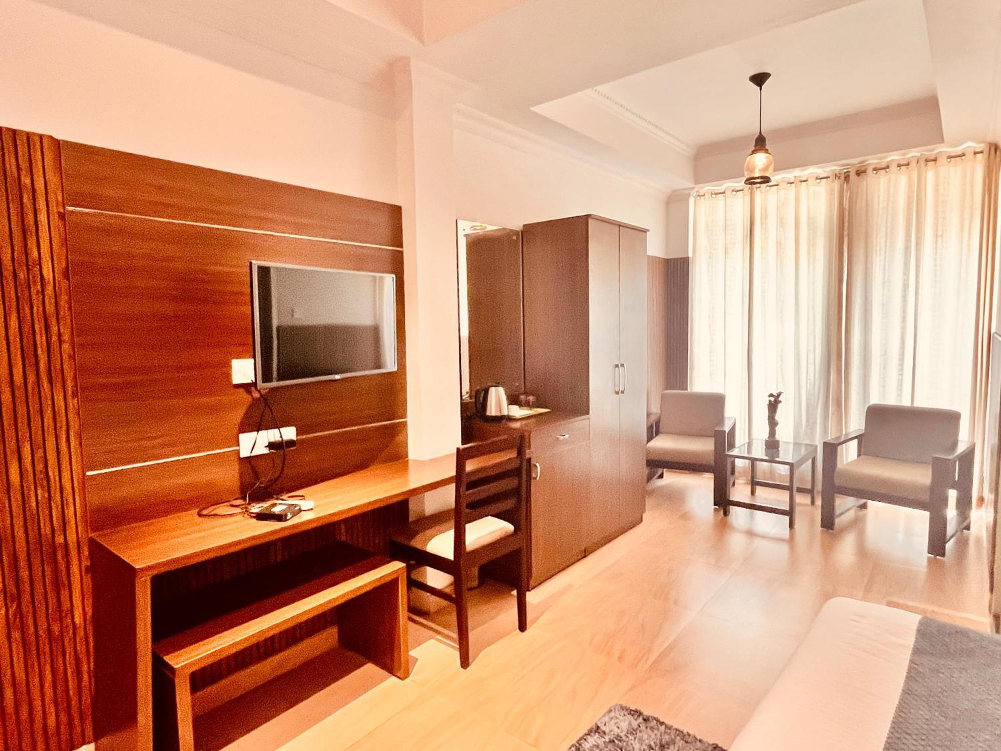 Pearl Grand Boutique Cottage In Omaxe Anandam Vrindavan - #Premium Ac Rooms With Balcony #Big Parking #Lift #Garden #Peaceful Area #Near Prem Mandir #Property Of The Year #Most Awarded Exteriör bild