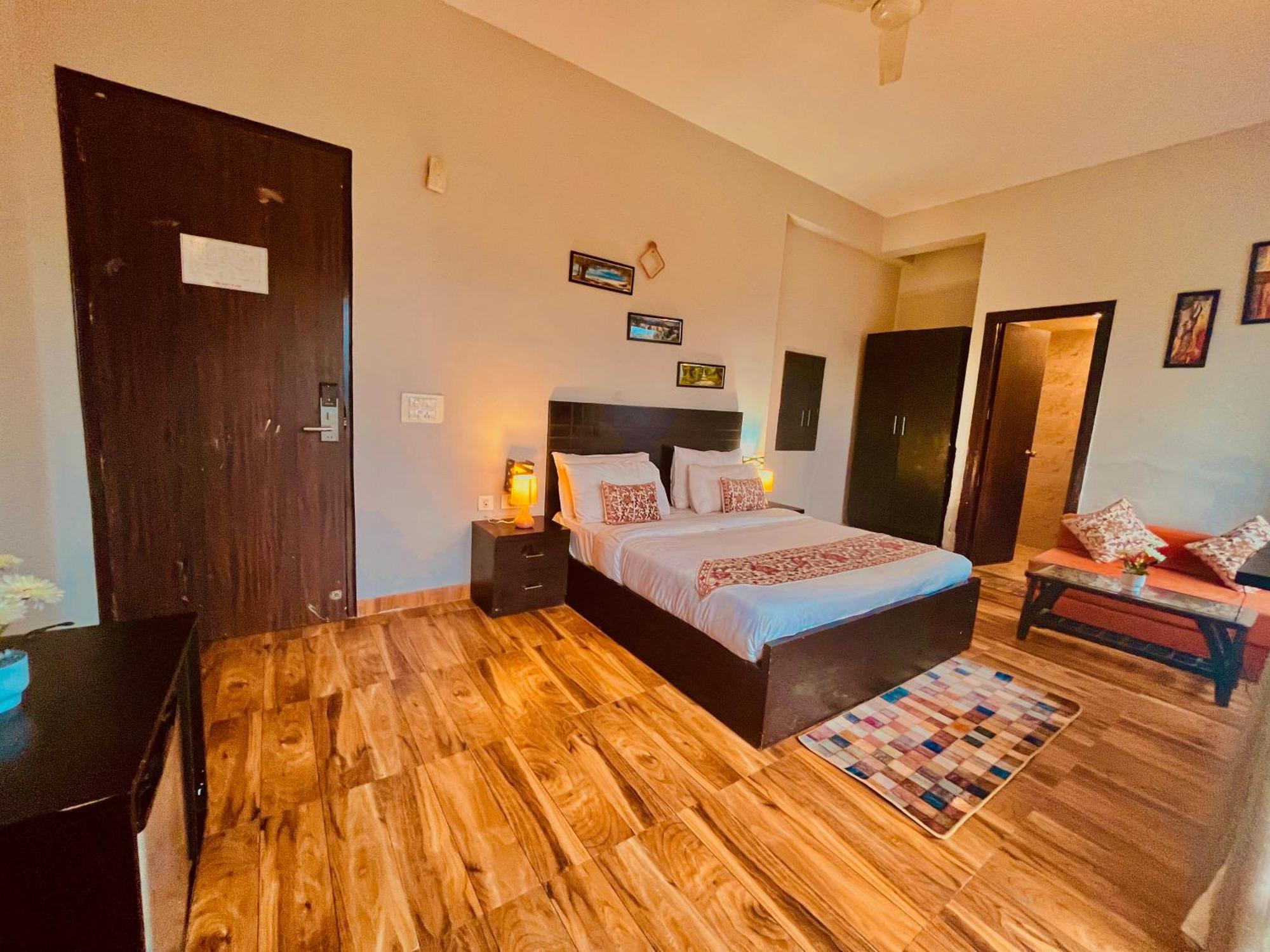 Pearl Grand Boutique Cottage In Omaxe Anandam Vrindavan - #Premium Ac Rooms With Balcony #Big Parking #Lift #Garden #Peaceful Area #Near Prem Mandir #Property Of The Year #Most Awarded Exteriör bild