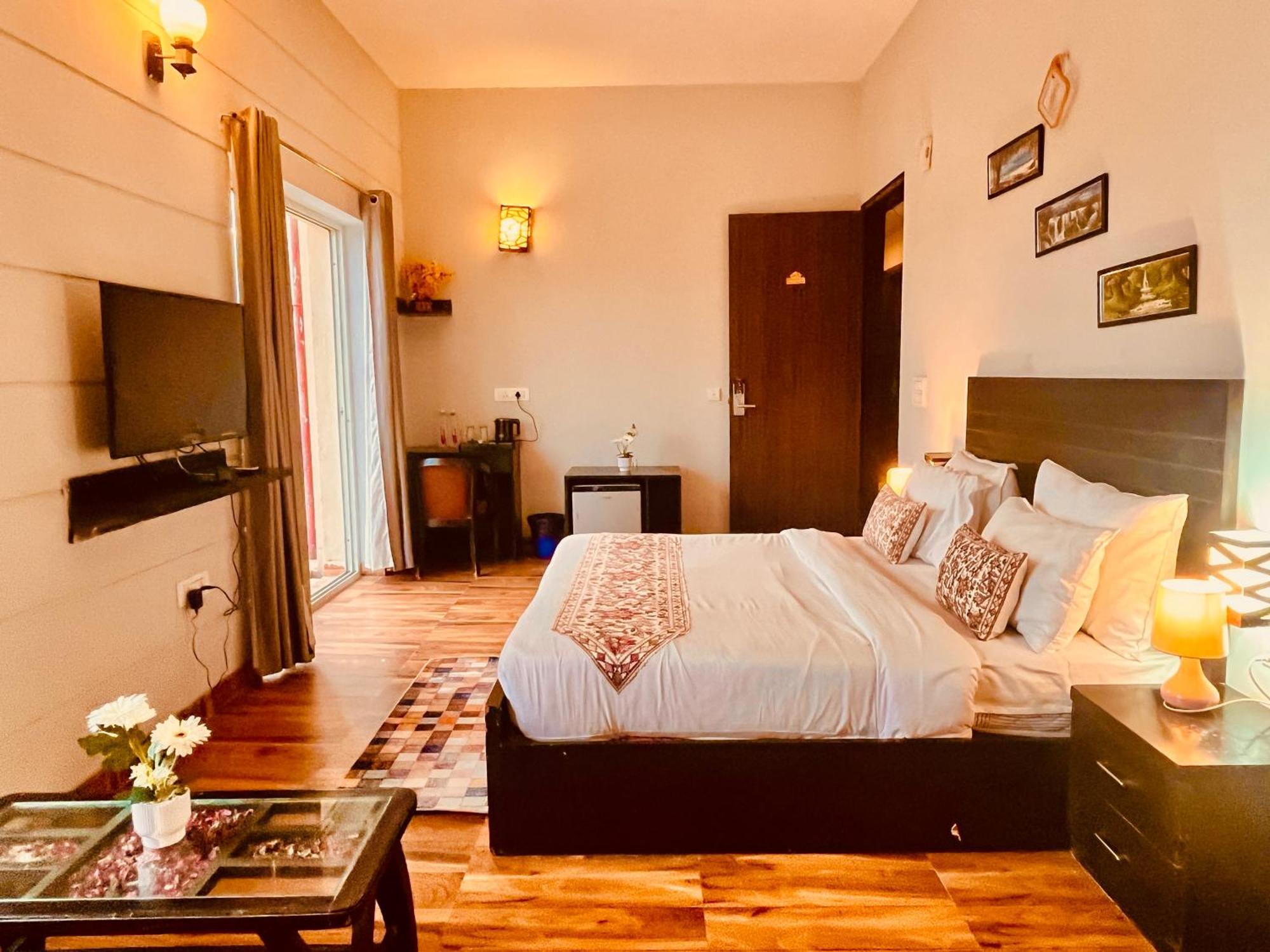 Pearl Grand Boutique Cottage In Omaxe Anandam Vrindavan - #Premium Ac Rooms With Balcony #Big Parking #Lift #Garden #Peaceful Area #Near Prem Mandir #Property Of The Year #Most Awarded Exteriör bild