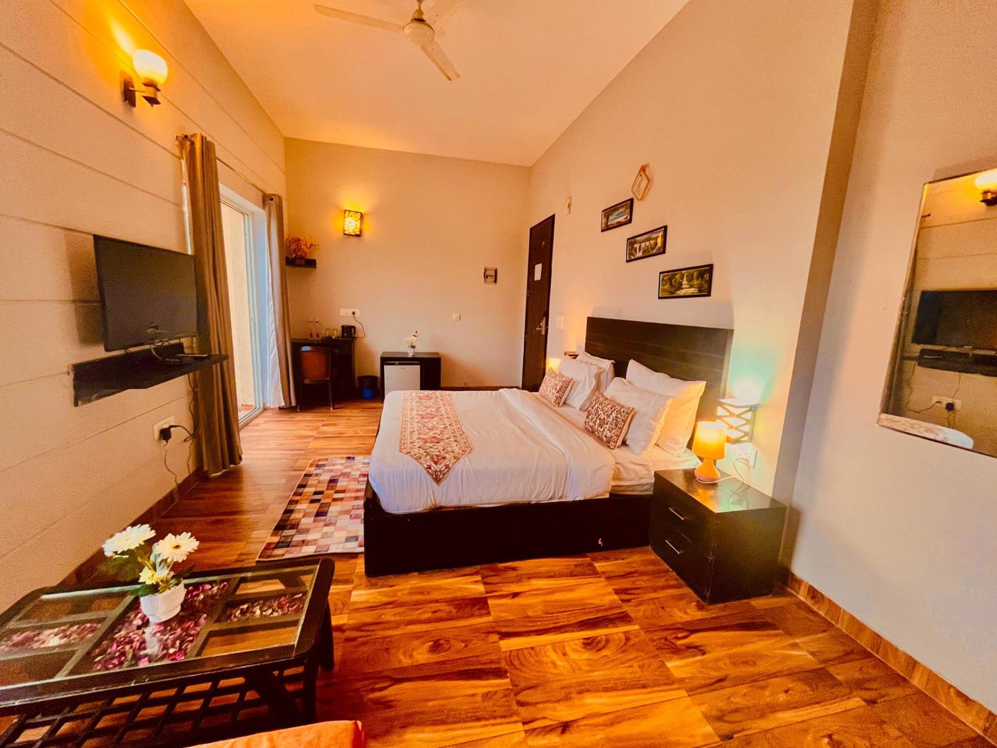 Pearl Grand Boutique Cottage In Omaxe Anandam Vrindavan - #Premium Ac Rooms With Balcony #Big Parking #Lift #Garden #Peaceful Area #Near Prem Mandir #Property Of The Year #Most Awarded Exteriör bild